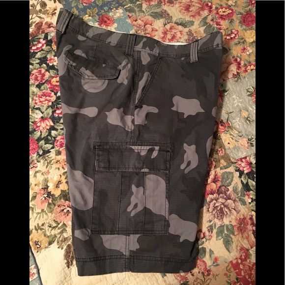 Foot Locker Other - Foot Locker gray camo shorts in size 36